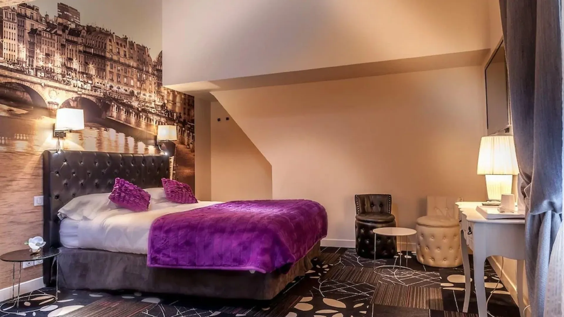 Ascot Opera Hotel